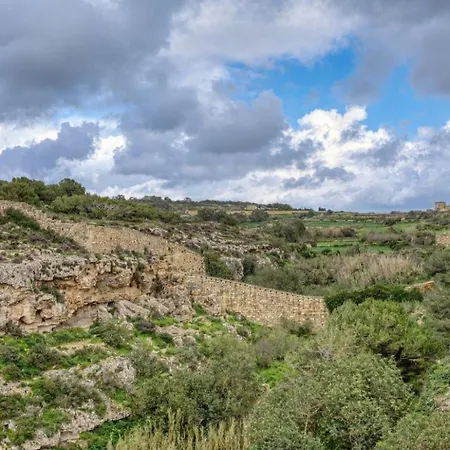 Ix-xefaq Your Peaceful Countryside Escape بيت خشبي